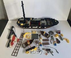 LEGO Pirates I Boat hull, masts, parts from Black Seas Barracuda 6285 (1989)