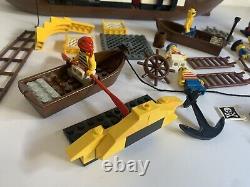 LEGO Pirates I Boat hull, masts, parts from Black Seas Barracuda 6285 (1989)