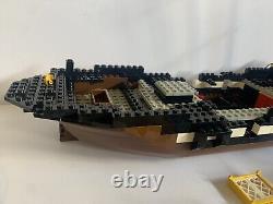 LEGO Pirates I Boat hull, masts, parts from Black Seas Barracuda 6285 (1989)