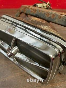 ORIGINAL 1970 MUSTANG MACH 1 RH GRILLE PARKING FOG LIGHT ASSEMBLY With BRACKET1221