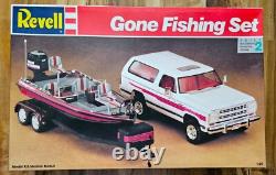 Vintage 1991 Revell Gone Fishing Dodge Comanche Bass Boat Sealed Parts #7242