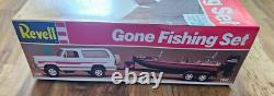 Vintage 1991 Revell Gone Fishing Dodge Comanche Bass Boat Sealed Parts #7242
