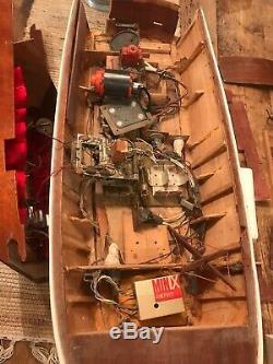Vintage Chris Craft Super Deluxe Cruiser R/C Model Boat 28 Parts/Repair