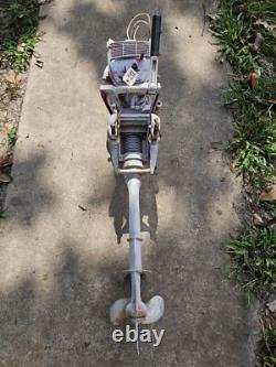 Vintage Gas Powered Outboard Boat Motor AS-IS FOR PARTS MN# 091107 SN# 31568