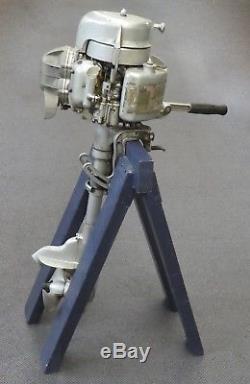 Vintage JOHNSON OUTBOARD MOTOR Model AT-10. 5HP. 1940. Runs Well. Good Condition