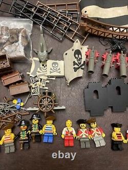 Vintage LEGO Pirate Minifigure LOT Parts Mast Rope Bridge Boats Sail Wall