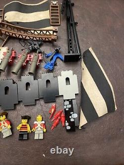 Vintage LEGO Pirate Minifigure LOT Parts Mast Rope Bridge Boats Sail Wall