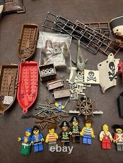 Vintage LEGO Pirate Minifigure LOT Parts Mast Rope Bridge Boats Sail Wall