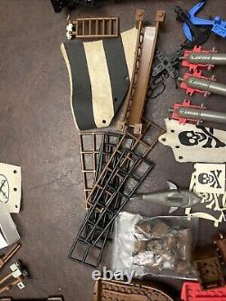 Vintage LEGO Pirate Minifigure LOT Parts Mast Rope Bridge Boats Sail Wall