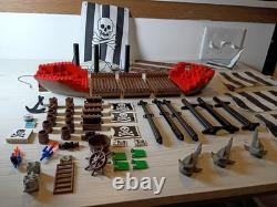 Vintage LEGO Skull's Eye Schooner /Pirates Parts 80s/90s (hull masts sails, etc)