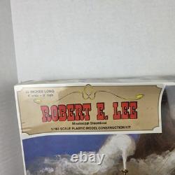 Vintage Lindberg Robert E. Lee Mississippi Steamboat 1/163 Scale Plastic Model