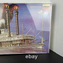 Vintage Lindberg Robert E. Lee Mississippi Steamboat 1/163 Scale Plastic Model