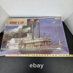 Vintage Lindberg Robert E. Lee Mississippi Steamboat 1/163 Scale Plastic Model