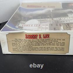 Vintage Lindberg Robert E. Lee Mississippi Steamboat 1/163 Scale Plastic Model