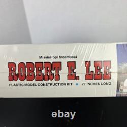Vintage Lindberg Robert E. Lee Mississippi Steamboat 1/163 Scale Plastic Model