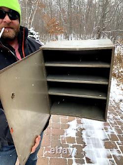 Vintage P and D Outboard Boat Motor Parts Displayi Cabinet Sign oil/ gas Marine
