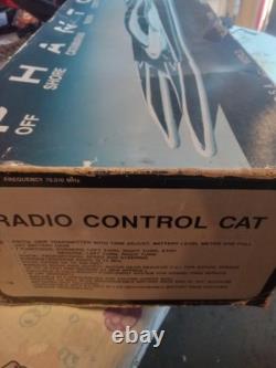Vintage Phantom 28 RC Boat with Original Box PLEASE READ NO REMOTE FOR PARTS (BB)