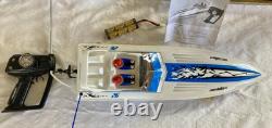 Vintage Shockwave 26 RC Boat in box Parts As Is Remote 2 Battery Packs & Manual