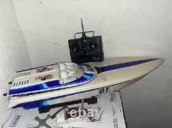 Vintage Traxxas Nitro Vee Boat WithRemote/Engine. Ect For Parts Or Repairs