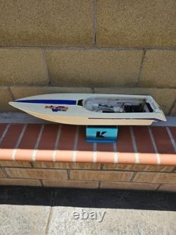 Vintage Traxxas Nitro Vee Gas RC Boat 3510 For Parts Or Restoring Futaba Servos