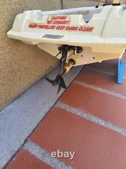 Vintage Traxxas Nitro Vee Gas RC Boat 3510 For Parts Or Restoring Futaba Servos