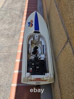 Vintage Traxxas Nitro Vee Gas RC Boat 3510 For Parts Or Restoring Futaba Servos