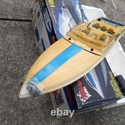 Vintage Traxxas Villain IV twin motor boat for parts or repair see pictures