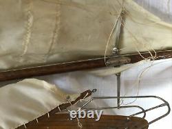 Vintage estate 31 Model Yacht Sail Boat Ship Movable Rudder-for Parts Or Repair