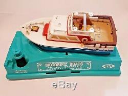 Vtg 1967 Ideal Motorific Boats -king Of The Sea- For Parts No Motor Not Working