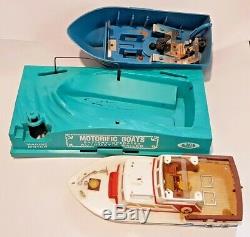 Vtg 1967 Ideal Motorific Boats -king Of The Sea- For Parts No Motor Not Working